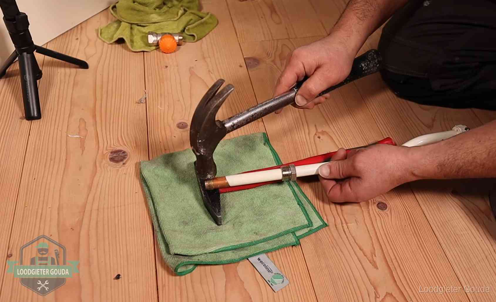 Geimproviseerd gereedschap bij een klus in Gouda, een teken om op te letten wie je binnenhaalt