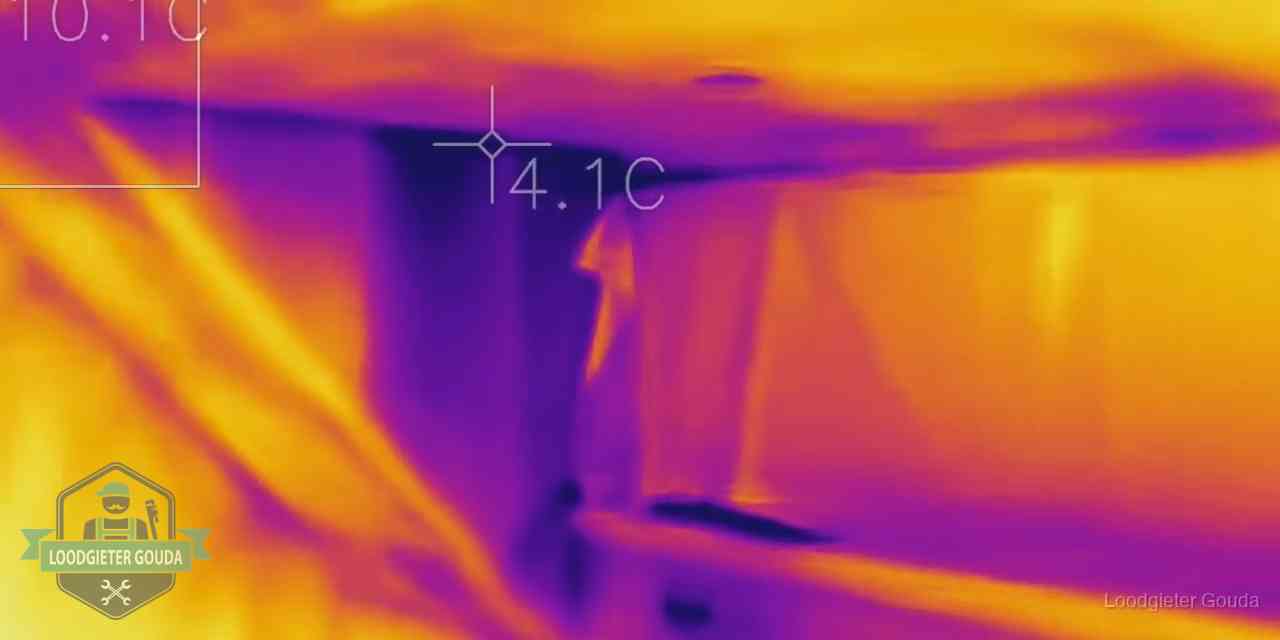 Thermografie bij lekdetectie in Gouda Warmtebeeldopname van een vloerconstructie tijdens lekdetectie in Gouda